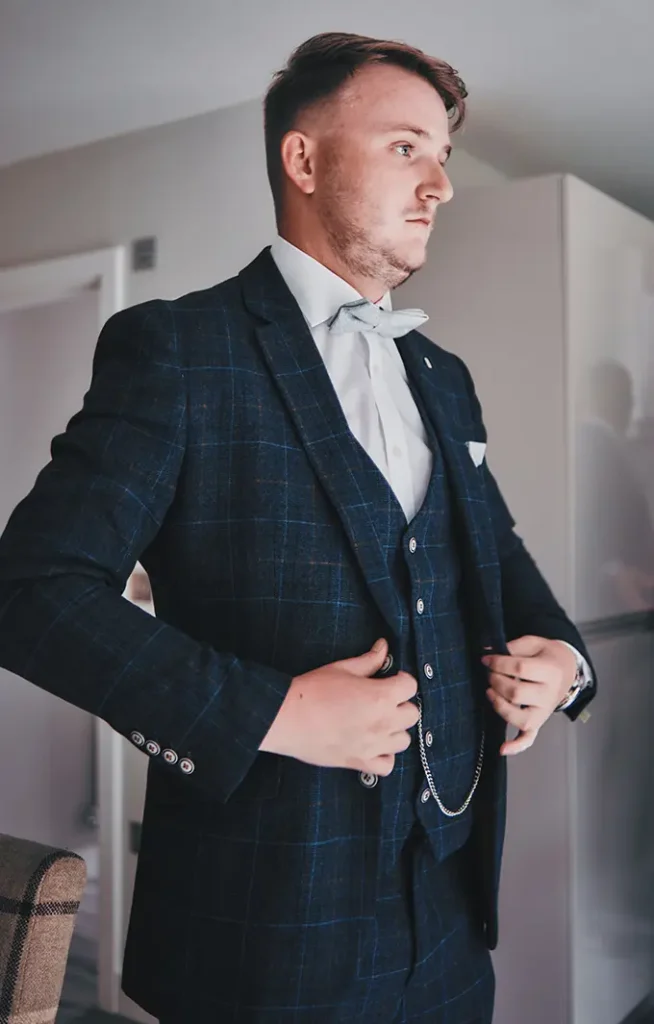 Home Kuva Wedding Photography Getting ready with the groom